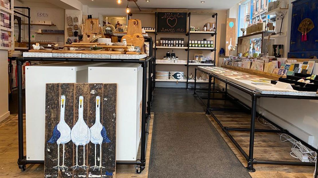 Black Round Pipeclamp System for Storage